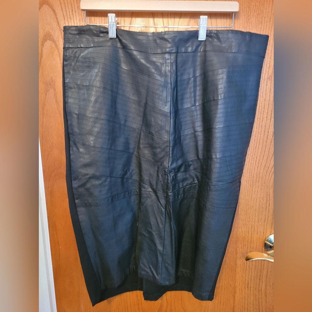 Rebel Wilson for Torrid black pleather pencil skirt size 1
